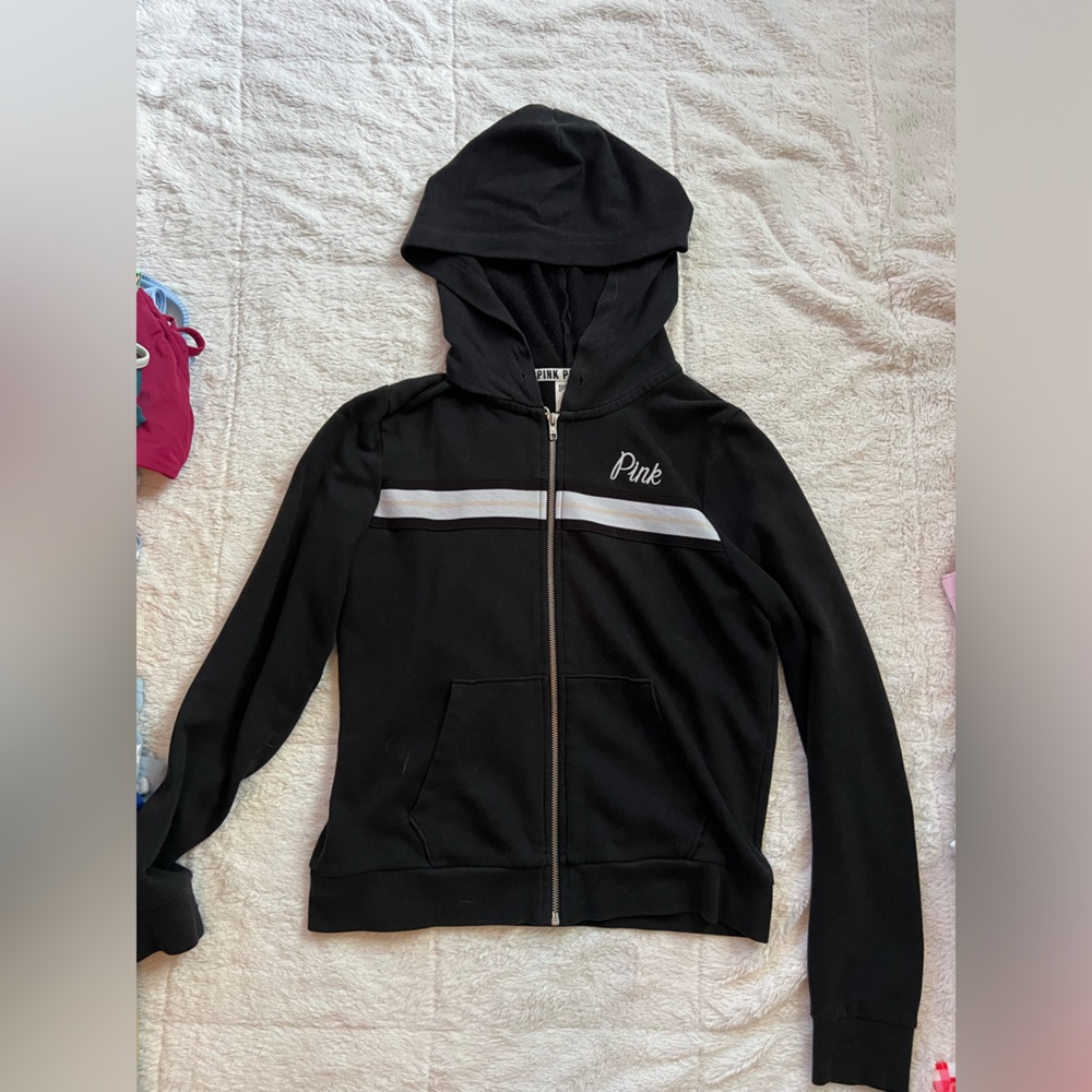 vs pink hoodie in black